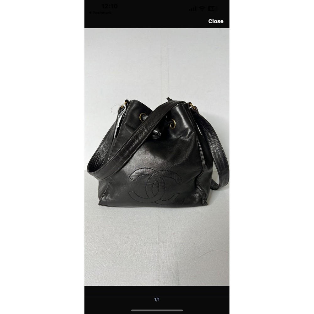 CHANEL Black Shoulder Bag